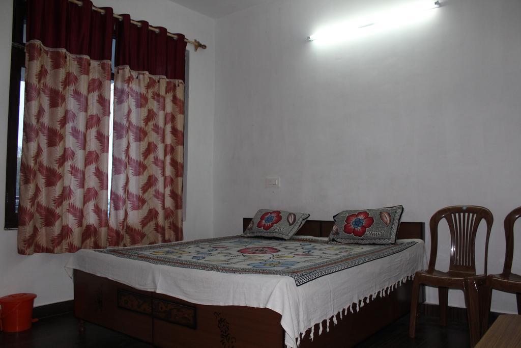 Mohinder & Mohindra Home Stay Бір Екстер'єр фото