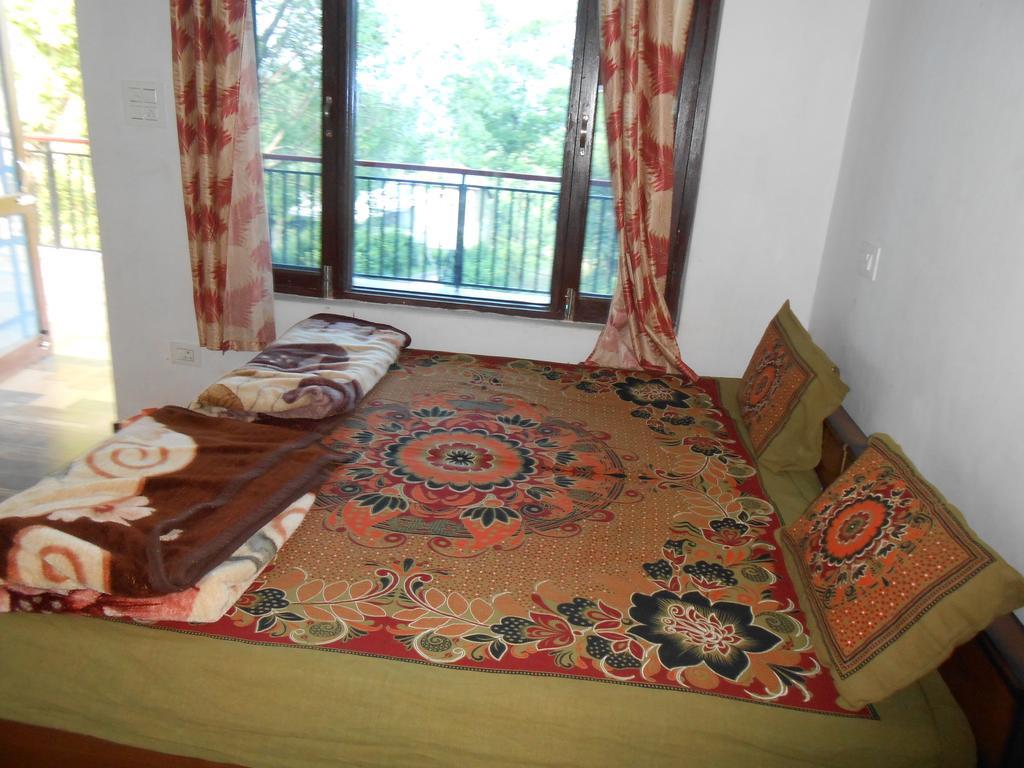 Mohinder & Mohindra Home Stay Бір Екстер'єр фото
